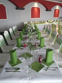 מלון Garni Junior 3*