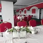 Garni Junior Отель Братислава